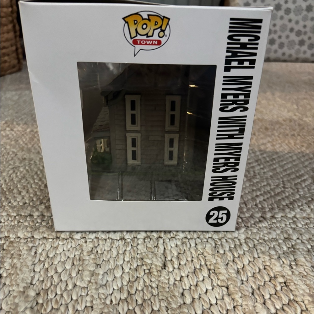 Funko Pop! Town Halloween Figure with House - Picture 2 of 3